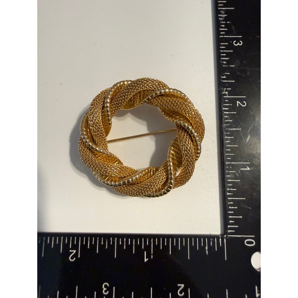 Vintage Gold Tone Twisted Mesh and Beaded Rope Wreath Brooch Circle Pin 1.75"